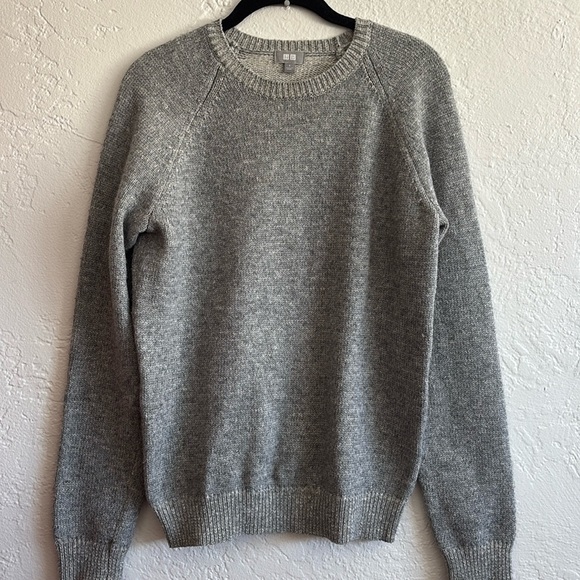 Uniqlo Sweaters - Uniqlo long sleeve crew neck wool blend HEATTECH pullover sweater